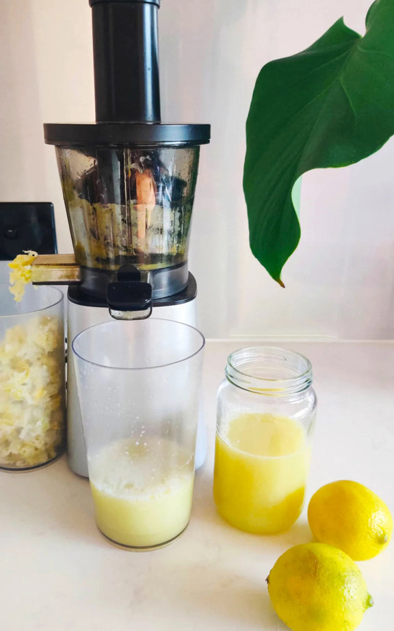 How to Use a Lemon Juicer